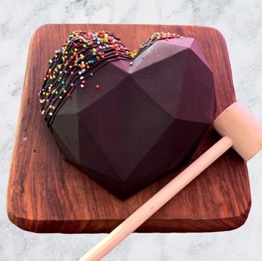 heart shaped pinata smash cake