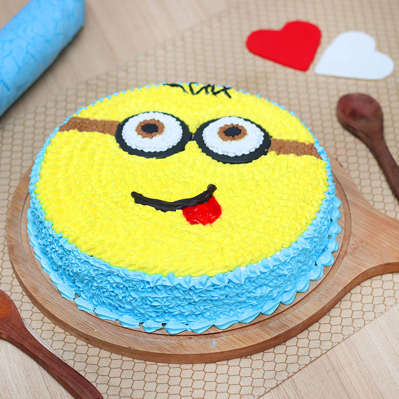 Yummiest Minion Cake