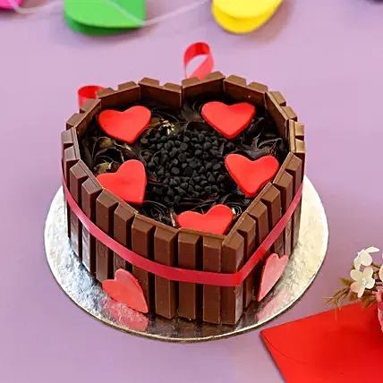 KItKat heart shape birthday cake for wife