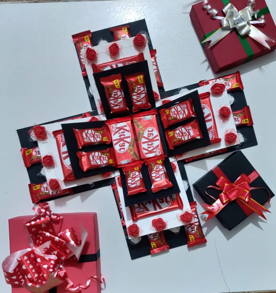 Multilayer Kitkat Explosion Box