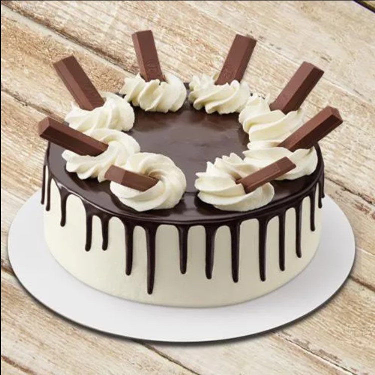 kitkat creame cake