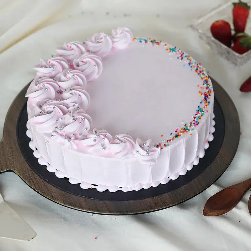 Lucious Strawberry Cake